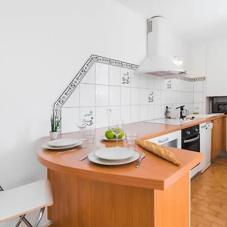 Charming Close To The Train Station - Air